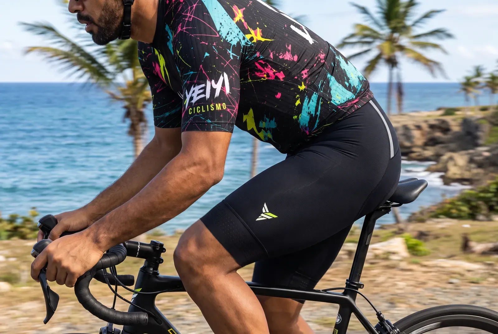 Ciclista con Bib Pro y APEX Pro